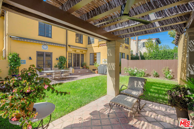 500 N Las Palmas Avenue, Los Angeles CA: https://media.crmls.org/mediaz/389b4dda-22e5-4668-b2d9-4851393ab53b.jpg