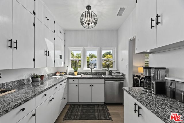 1517 Glendon Avenue, Los Angeles CA: https://media.crmls.org/mediaz/389b6c73-8b21-4561-9077-55e11646ba84.jpg