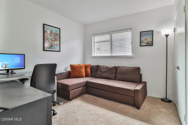 168 E Gainsborough Road, Thousand Oaks CA: https://media.crmls.org/mediaz/389cca81-8010-4483-a4e4-1df180b19824.jpg