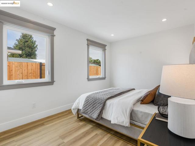 1415 10Th St, Berkeley CA: https://media.crmls.org/mediaz/389cda63-33a0-45a6-b4ee-0108d7dd021c.jpg
