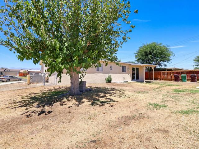 45530 Del Rey Avenue, Indio CA: https://media.crmls.org/mediaz/389ce3f6-fc85-405e-ac7c-a5086ac2f410.jpg
