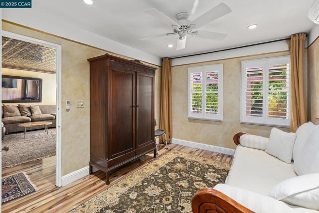 17190 Cedar Ave, Sonoma CA: https://media.crmls.org/mediaz/389cfba5-75da-4bc8-a24e-602edbf1b404.jpg