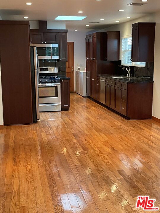 926 California Avenue, Venice CA: https://media.crmls.org/mediaz/389d8994-d342-439f-9f1c-8aaf260c4a5e.jpg