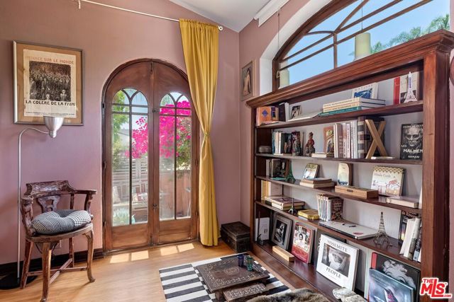 100 N Arden Boulevard, Los Angeles CA: https://media.crmls.org/mediaz/389ecbd1-4450-445e-b1ec-c4496eb9caf1.jpg