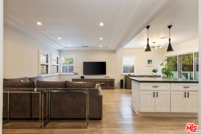 3839 Marcasel Avenue, Los Angeles CA: https://media.crmls.org/mediaz/389f786c-cf80-4113-b7bb-5f777508e284.jpg