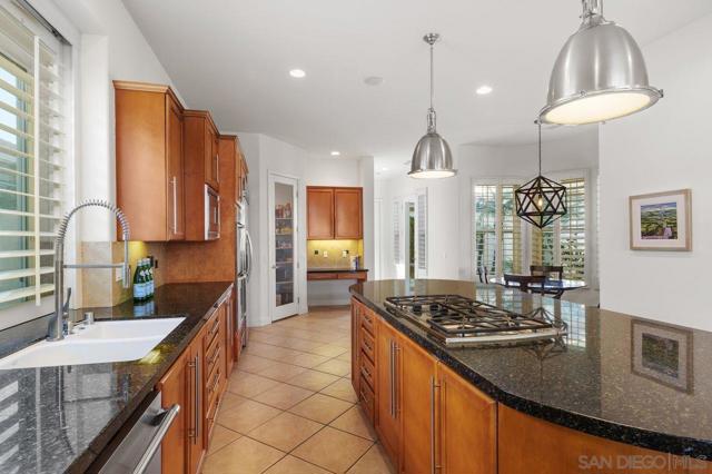 38 Calle Del Norte, Rancho Mirage CA: https://media.crmls.org/mediaz/389ff56b-c7e1-40a5-a167-ad222e00b4f4.jpg