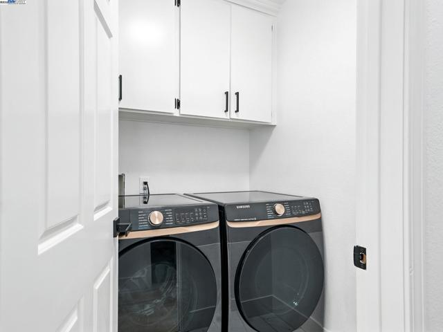 5995 Via Del Cielo, Pleasanton CA: https://media.crmls.org/mediaz/38a0c3e6-5c3a-4b4c-88c5-e0d1b76279ec.jpg