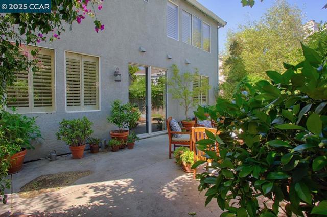 1409 Dumaine St, Concord CA: https://media.crmls.org/mediaz/38a188db-e86e-4e0a-87e6-6e9dca12d91e.jpg