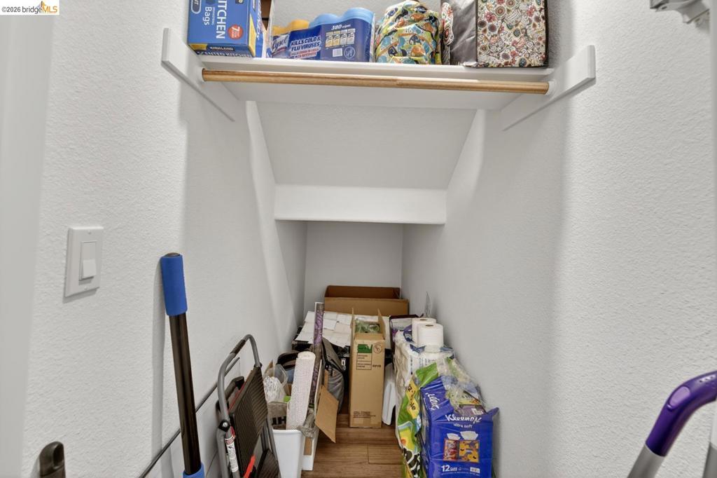https://media.crmls.org/mediaz/38a1e9fe-96d2-45d8-95e3-faa9db3d48f6.jpg?preset=X-Large