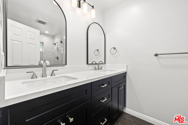 427 W Manchester Avenue, Playa del Rey CA: https://media.crmls.org/mediaz/38a28d19-12c5-4725-b9c9-ba1e752f26f3.jpg