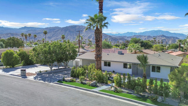 44635 San Carlos Avenue, Palm Desert CA: https://media.crmls.org/mediaz/38a28e25-090f-44c7-85db-b7a3beeb3e2b.jpg