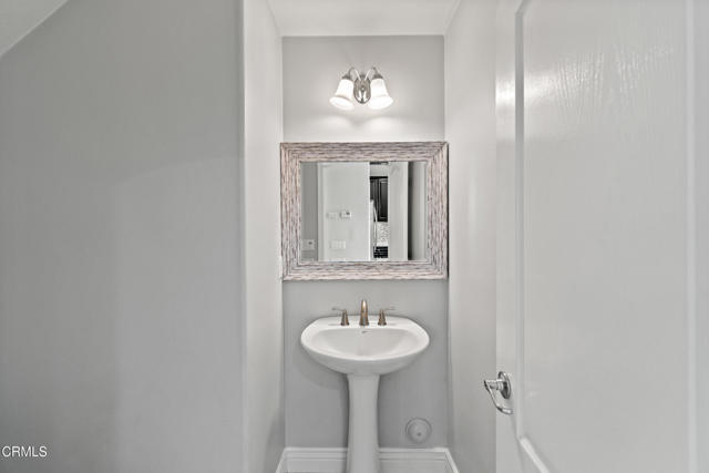 Detail Gallery Image 5 of 37 For 615 Halifax Ln, Oxnard,  CA 93035 - 3 Beds | 2/1 Baths