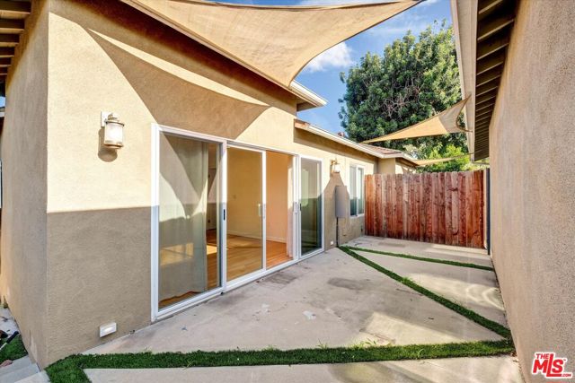 5400 W 82nd Street, Los Angeles CA: https://media.crmls.org/mediaz/38a2bd80-bbdf-49d6-8d36-61ab3ef80078.jpg