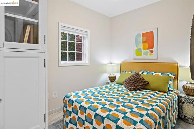 61 Wildwood Ave, Piedmont CA: https://media.crmls.org/mediaz/38a36257-60a6-43db-bffd-bda3e2bf7f92.jpg