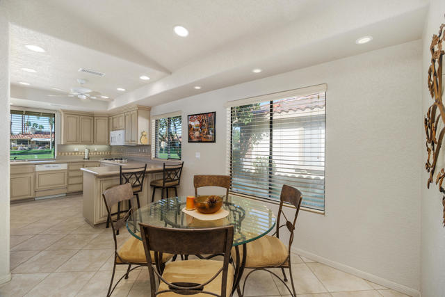 322 Villena Way, Palm Desert CA: https://media.crmls.org/mediaz/38a36db0-39e7-4c07-8c4a-d6d16740b301.jpg