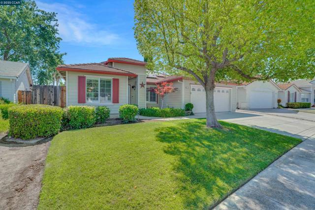 380 Claremont Dr, Brentwood CA: https://media.crmls.org/mediaz/38a3cb6c-4a66-408f-a63a-3fb948ed81be.jpg