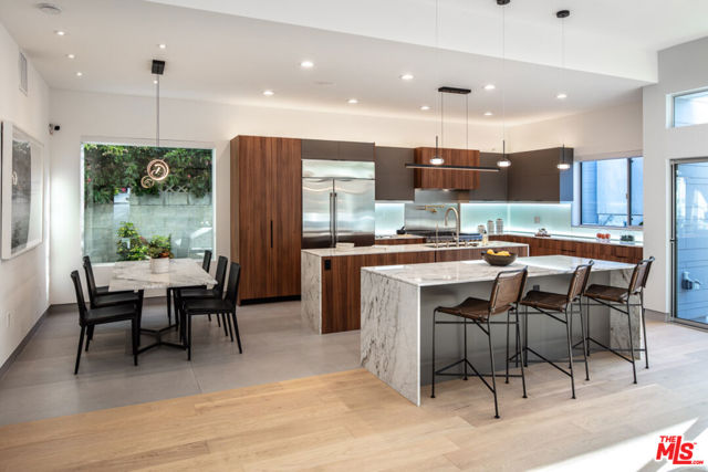 10572 Putney Road, Los Angeles CA: https://media.crmls.org/mediaz/38a3d7bc-9c51-42c2-9255-5c9e25339be6.jpg