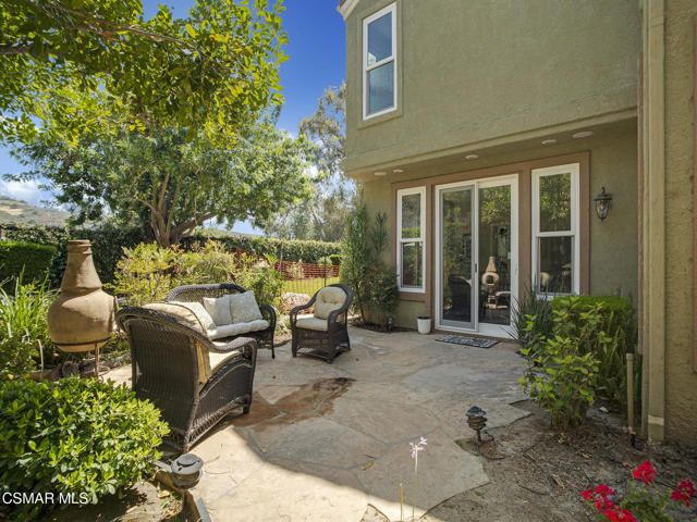 4126 Sterlingview Drive, Moorpark CA: https://media.crmls.org/mediaz/38a3dc9f-5d15-4804-ab8a-f8552e55285c.jpg