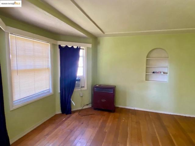 1100 Park AVE, Alameda CA: https://media.crmls.org/mediaz/38a40b01-6d34-4283-9583-c409c05035cb.jpg