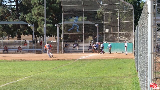 1105 W Clark Avenue, Burbank CA: https://media.crmls.org/mediaz/38a41b17-1519-4ea8-a2e2-ac05617b2677.jpg