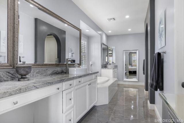 2832 Echo Ridge CT, Chula Vista CA: https://media.crmls.org/mediaz/38a43512-cd2f-4eb6-aa05-f0aa1bdc26c5.jpg