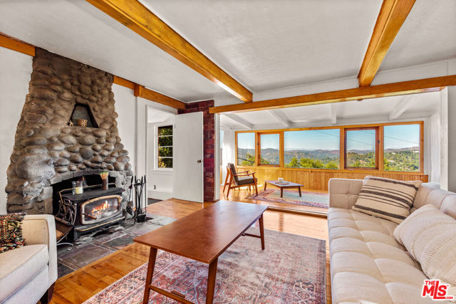 20158 Observation Drive, Topanga CA: https://media.crmls.org/mediaz/38a4ef14-b7f2-449f-9c93-950d8cd0aef2.jpg