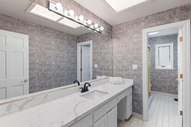 1035 Macadamia Drive, Hillsborough CA: https://media.crmls.org/mediaz/38a4f8c5-2c4c-4bdb-96d6-2e5c80cd44eb.jpg