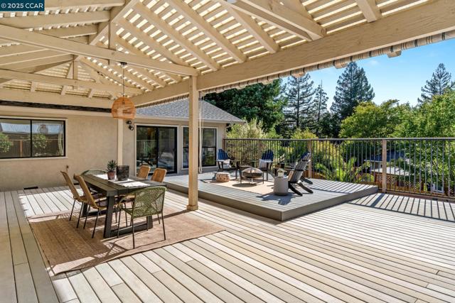 131 Clover Hill Court, Danville CA: https://media.crmls.org/mediaz/38a4fd96-7373-426d-bd0f-40e0edc4c93d.jpg