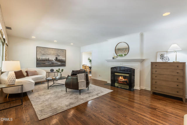 4650 Encinas Drive, La Canada Flintridge CA: https://media.crmls.org/mediaz/38a52843-3f29-4c6c-91a3-d18963a917df.jpg
