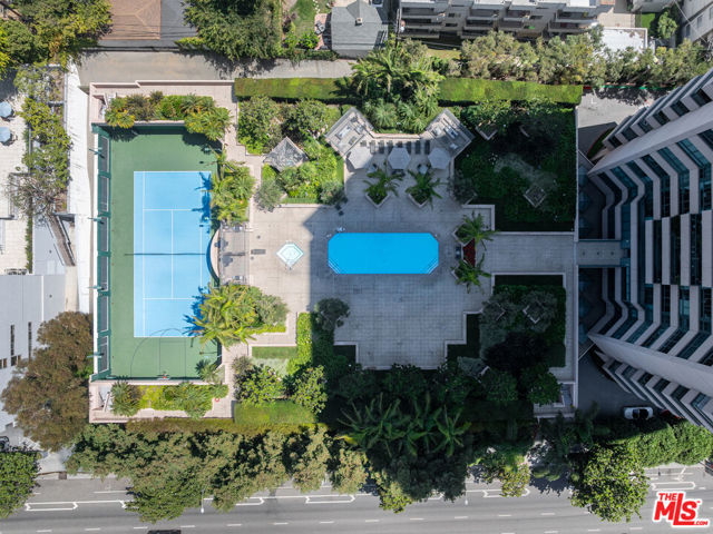 10490 Wilshire Boulevard, Los Angeles CA: https://media.crmls.org/mediaz/38a5c533-d05d-480c-afc2-e12e2fde311f.jpg