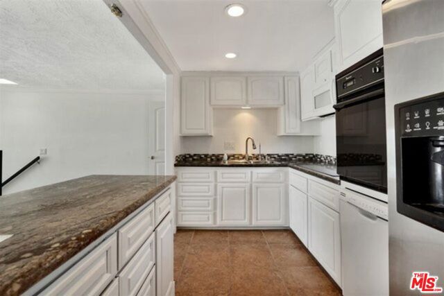 11770 Pacific Coast Highway, Malibu CA: https://media.crmls.org/mediaz/38a63210-7260-44df-876c-183746d6ef6d.jpg