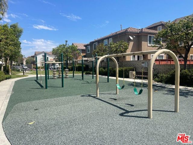 9009 S Calvin Way, Inglewood CA: https://media.crmls.org/mediaz/38a803f3-c246-4408-b82f-0a03cf160092.jpg