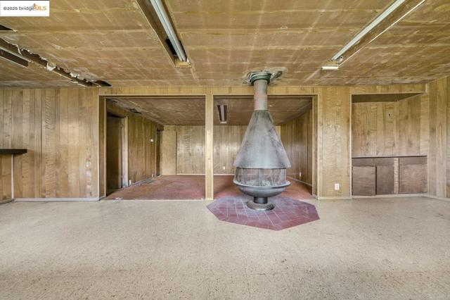 11201 Lochard Street, Oakland CA: https://media.crmls.org/mediaz/38a8421a-9a7f-4514-876c-44ce86a691fb.jpg