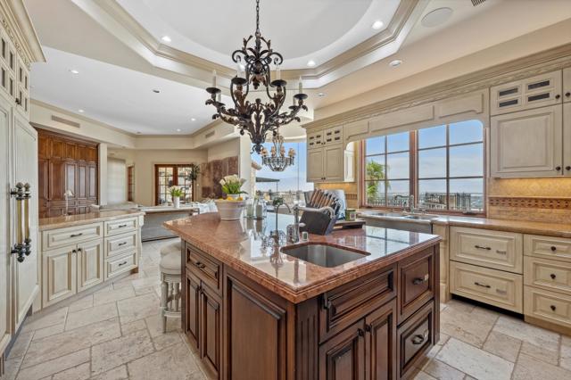 28 Grande View Court, Rancho Mirage CA: https://media.crmls.org/mediaz/38a8827b-ee64-42b3-8ffc-ea75be4cf569.jpg