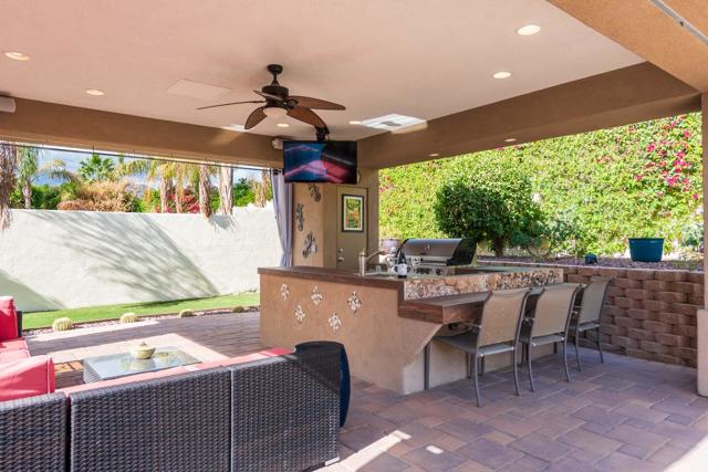 69822 Camino Pacifico, Rancho Mirage CA: https://media.crmls.org/mediaz/38a8a913-52c9-4c6d-8178-db7c4d364417.jpg