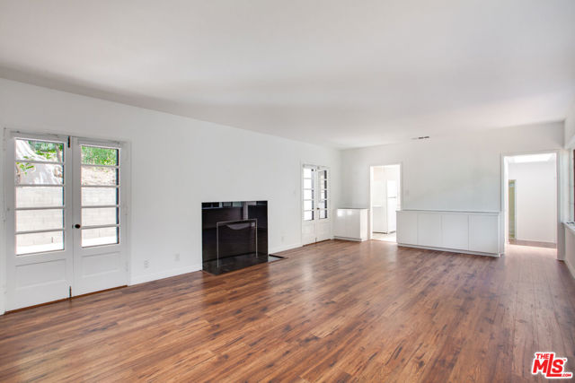 10321 Chrysanthemum Lane, Los Angeles CA: https://media.crmls.org/mediaz/38a8f735-bb00-44ba-a4c8-80be4525512a.jpg