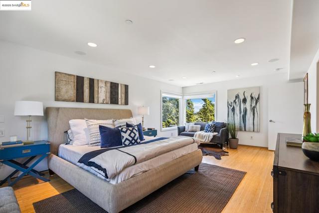 2912 Hillside DR, Burlingame CA: https://media.crmls.org/mediaz/38aa873a-1480-468c-93af-8d1b5fdf2b2d.jpg
