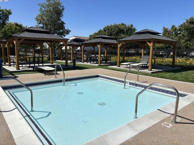 5010 Barrenstar Way, San Ramon CA: https://media.crmls.org/mediaz/38aaa605-c854-4fc8-9f0c-cb5fde57ed33.jpg