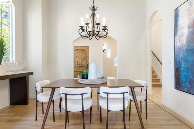 50 Pine Hills Ct, Oakland CA: https://media.crmls.org/mediaz/38aaaa53-fa83-48a5-af84-9ea8aa7d5d6e.jpg