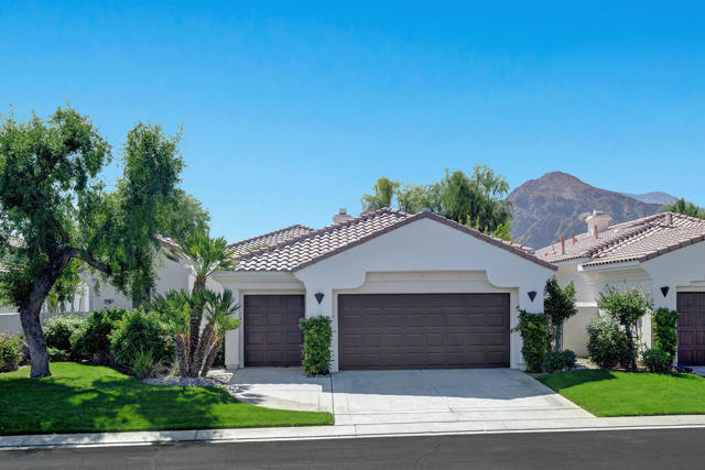 79405 Mandarina, La Quinta CA: https://media.crmls.org/mediaz/38aaf6ea-59ef-4e59-b57c-f009634cd34c.jpg