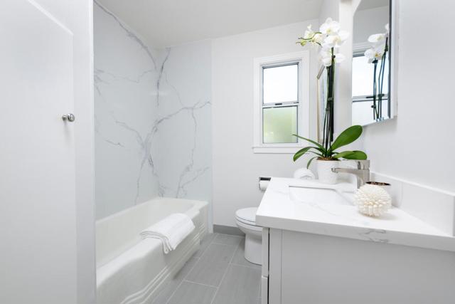 406 Poinsettia Avenue, San Mateo CA: https://media.crmls.org/mediaz/38ab10a8-cda5-4863-ac4f-9c641c3f4028.jpg