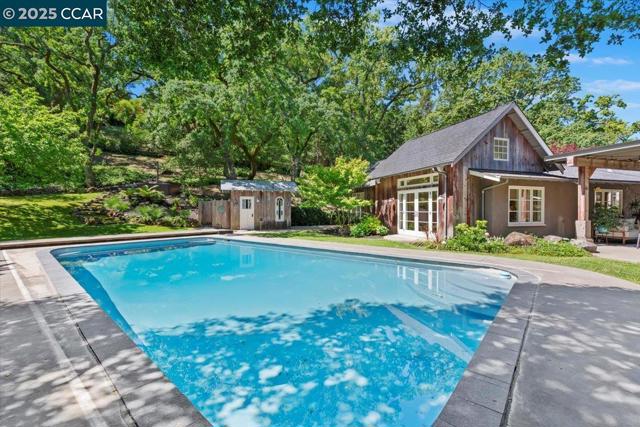 15 Cascade Ln, Orinda CA: https://media.crmls.org/mediaz/38ab46f6-1d1d-4626-aa15-9a17736ada20.jpg