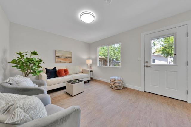 2810 Isabelle Avenue, San Mateo CA: https://media.crmls.org/mediaz/38ac225f-2348-4f04-b0e0-ec87de52f7b6.jpg