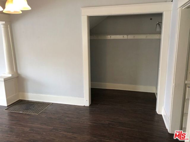 1604 La Fayette Road, Los Angeles CA: https://media.crmls.org/mediaz/38ac5218-2908-415f-bb7c-3bb2e50bbd82.jpg