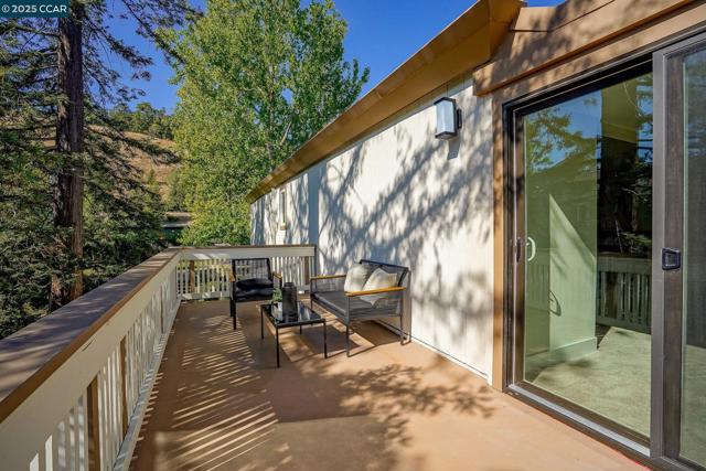 1364 Running Springs Rd, Walnut Creek CA: https://media.crmls.org/mediaz/38ac61d8-2372-4755-9445-fe42bceac13c.jpg
