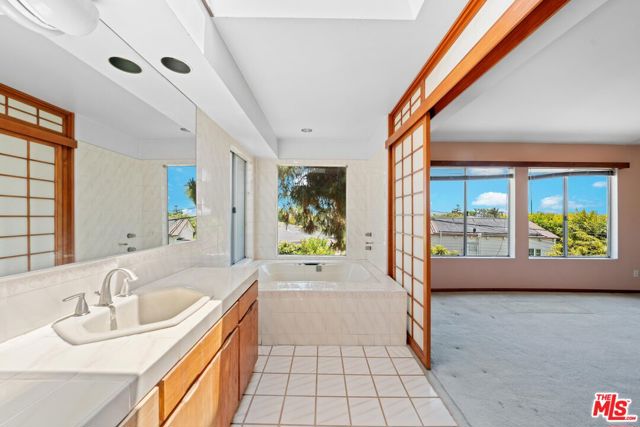 3512 Inglewood Boulevard, Los Angeles CA: https://media.crmls.org/mediaz/38ac8c0c-5840-4c28-b9e8-ec79efea7794.jpg