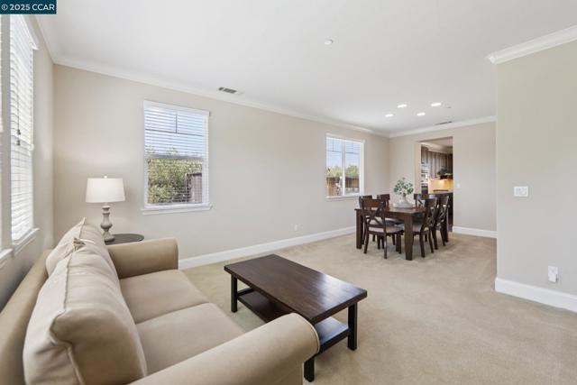 1610 Coventry Dr, Oakley CA: https://media.crmls.org/mediaz/38acb10d-7372-40b5-8c39-8de30d039cf3.jpg