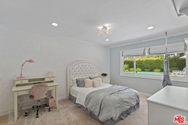 207 10th Street, Santa Monica CA: https://media.crmls.org/mediaz/38accea9-7d98-415f-be14-df8f50792276.jpg