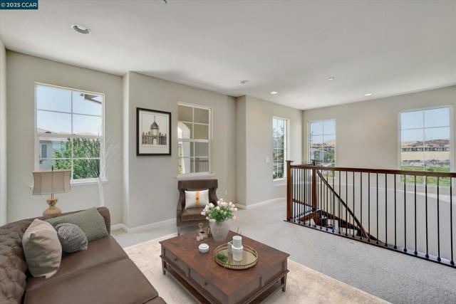 1808 Palacio Dr, Pittsburg CA: https://media.crmls.org/mediaz/38acd158-700d-4fc7-a849-58bf9340f9cd.jpg