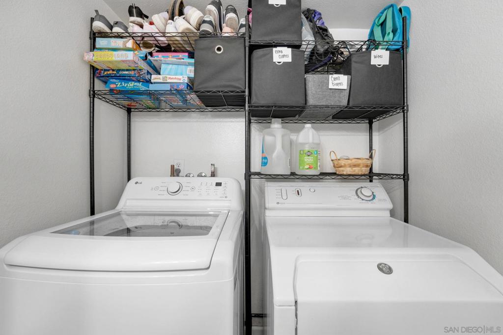 https://media.crmls.org/mediaz/38acd50f-f7d6-4bfb-a378-d49a2eba78e2.jpg?preset=X-Large